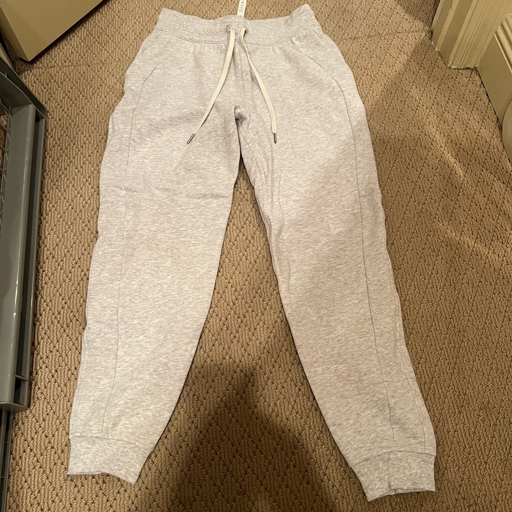 Lululemon joggers worn once size 8! I believe this are the scuba jogger